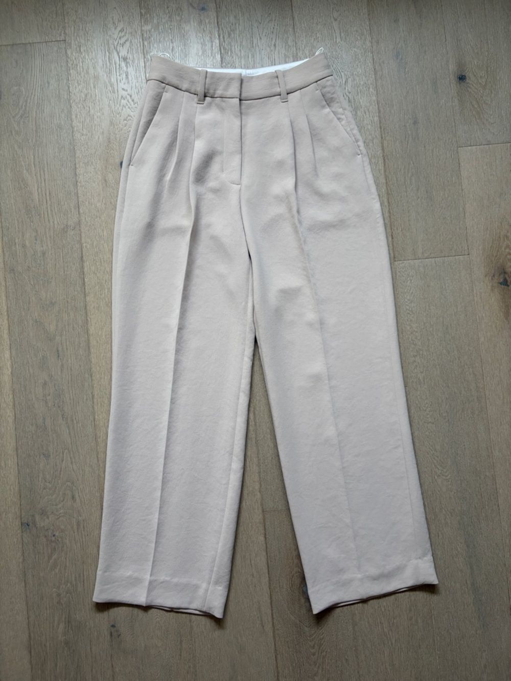 EUC effortless pant crepette CURVE FIT marcona beige size 4 aritzia